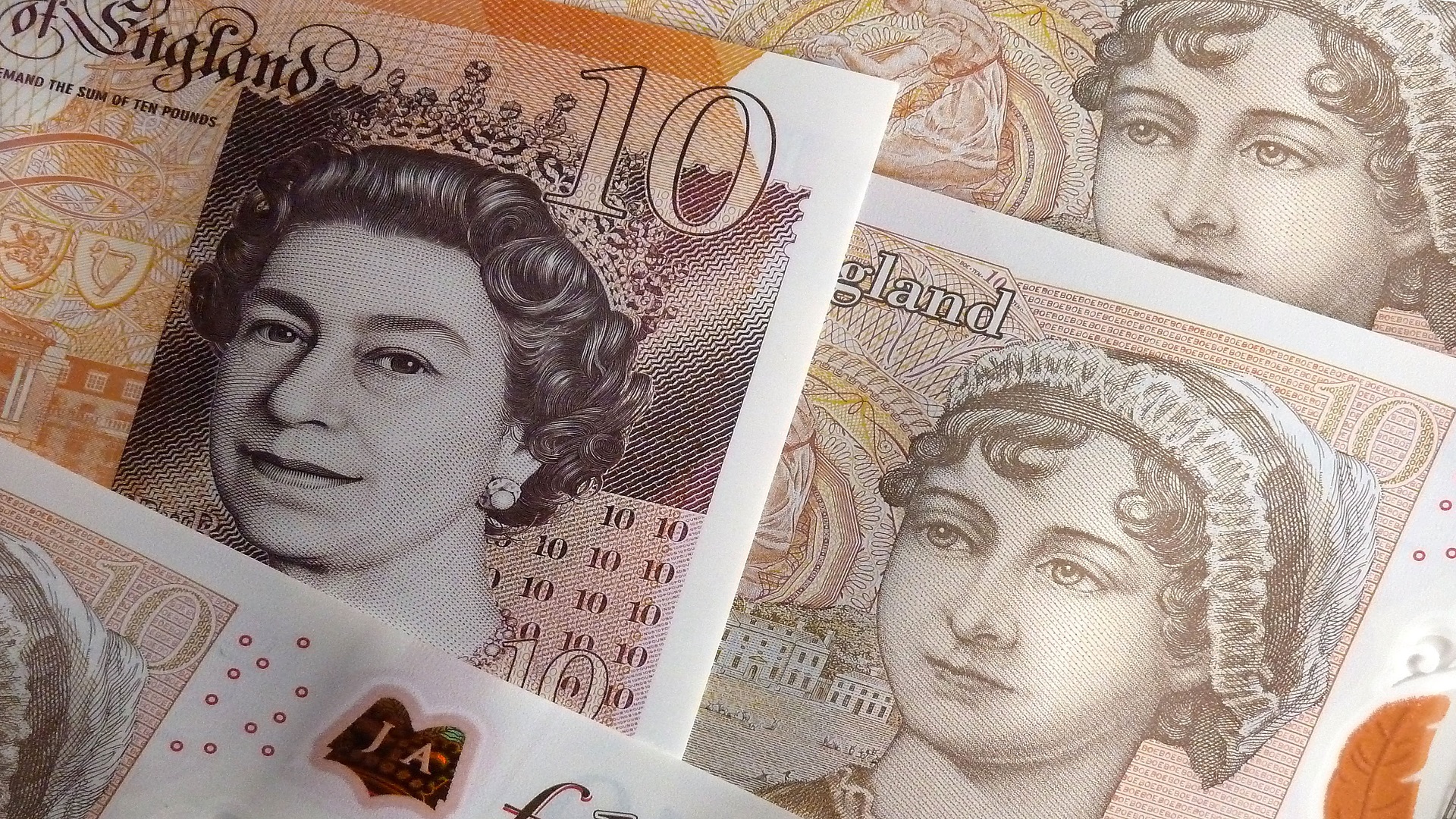 Женщина на купюре. Банкноты Великобритании с Елизаветой 2. 5 Фунтов стерлингов Элизабет Фрай.