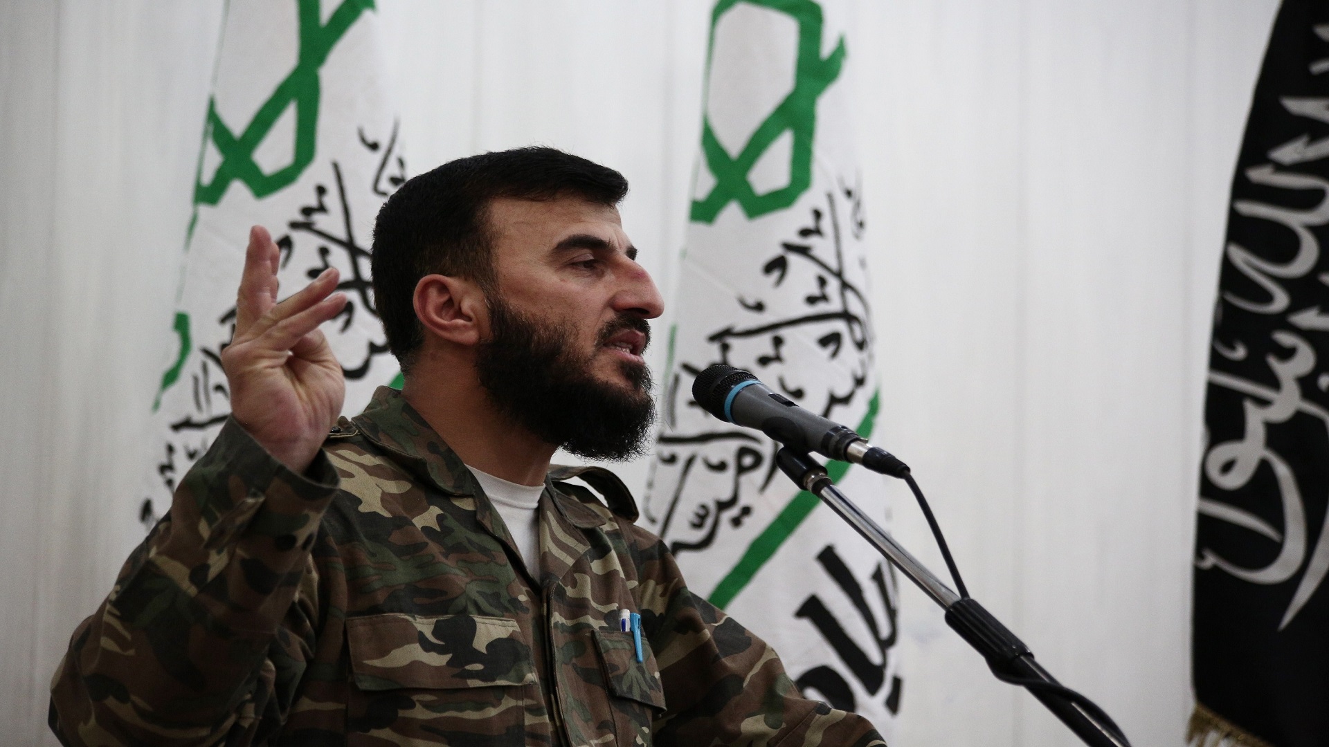 انتقادات لقائد جيش الإسلام بسبب زيارة إلى تركيا