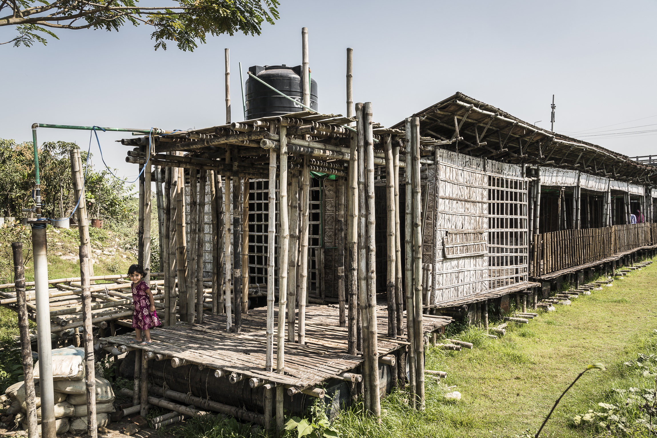 مدرسة البامبو" في بنغلادش، تصوير: ساندرو دي كارلو دارسا
