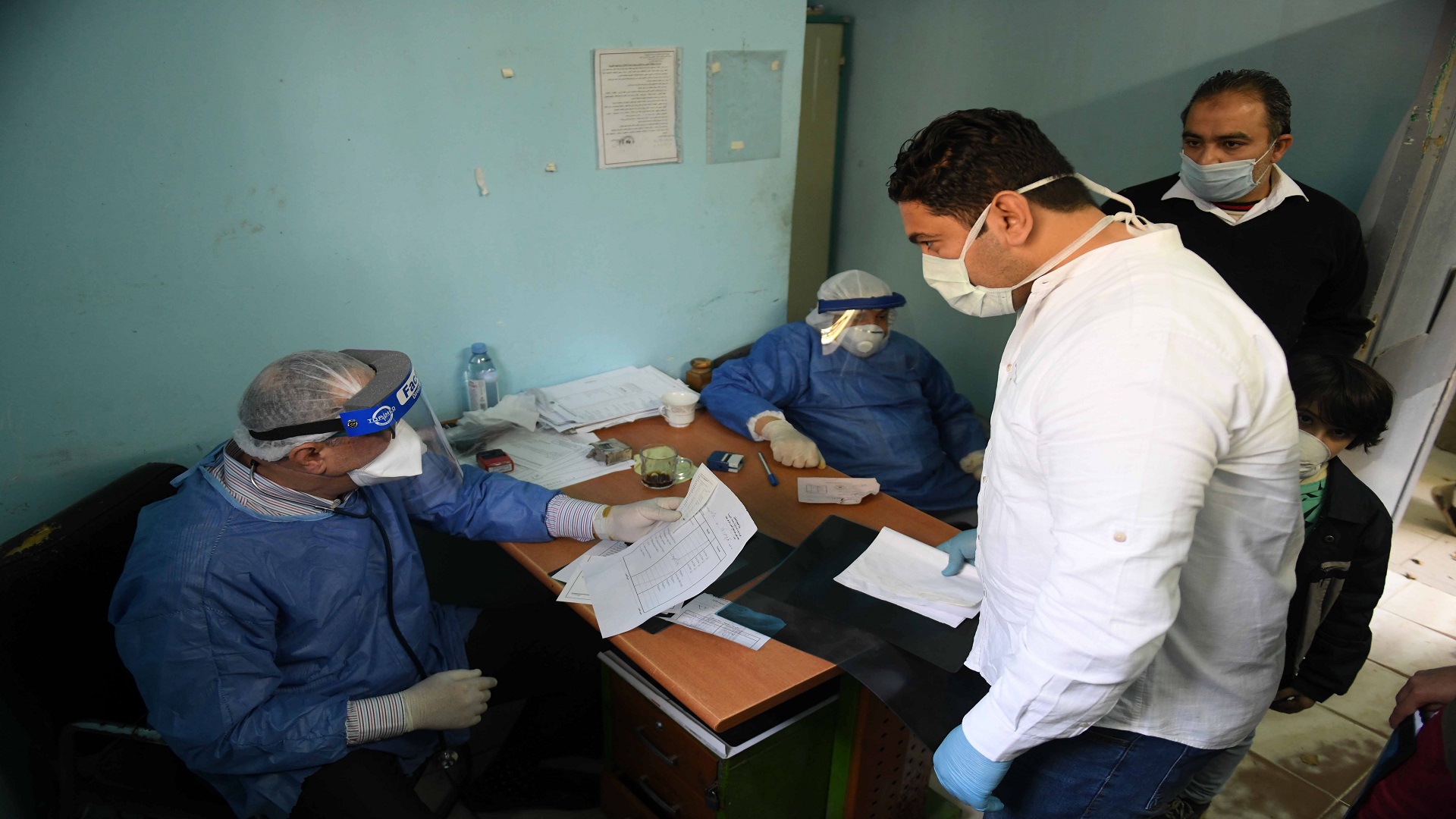 مصر مد الخدمة لأعضاء المهن الطبية حتى 65 عاما