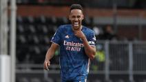Arsenal's Gabonese striker Pierre-Emerick Aubameyang celebrates scoring their third goal during the English Premier League football match between Fulham and Arsenal at Craven Cottage in London on September 12, 2020. (Photo by PAUL CHILDS / POOL / AFP) / RESTRICTED TO