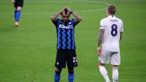 Arturo Vidal of Fc Internazionale  looks dejected during...