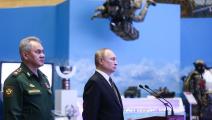 بوتين مع وزير الدفاع سيرغي شويغو (ميخائيل ميتزيل/ سبوتنيك/ Getty)