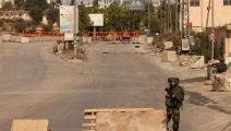 أحد النقاط التي يقيمها الاحتلال بمدخل مدينة الخليل (حازم بدير/ فرانس برس)