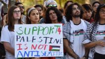 طلاب من جامعة فلوريدا خلال مسيرة مؤيدة لفلسطين 13 أكتوبر الماضي (بول هينيسي/الأناضول)