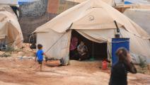 معاناة مخيمات النازحين السوريين بإدلب بظل غياب المعايير الصحية (Getty)