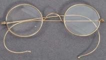 بيع نظارة غاندي في مزاد بريطاني بـ 340 ألف دولار (تويتر)