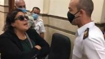 مشادة بين سيدة وضابط شرطة داخل محكمة بالقاهرة (يوتيوب)