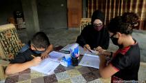 معوقات تمنع الاعتماد على التعليم عن بعد في غزة (عبد الحكيم أبو رياش)