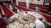 تباعد اجتماعي في المسجد (محمود تركية/ فرانس برس)