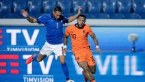 , ITALY - OCTOBER 14: (L-R) Danilo D Ambrosio of Italy, Memphis Depay of Holland during the UEFA Nations league match between Italy v Holland on October 14, 2020 (Photo by Eric Verhoeven/Soccrates/Getty Images)