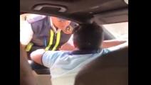 ابن قاض مصري يعتدي على شرطي لفظيا (فيسبوك)