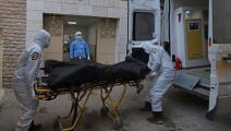 نقل جثة مصاب بكورونا في إدلب- فرانس برس