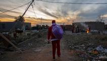 "بابا نويل" في عشوائيات قرب مدينة البصرة (حسين فالح/Getty)