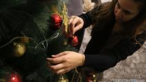 تزيين شجرة الميلاد في منزل لبناني- حسين بيضون