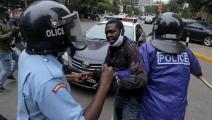 الشرطة تحاصر المتظاهرين المطالبين بحقوقهم المدنية في شوارع نيروبي 
