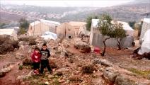 النازحون السوريون في مخيمات إدلب يعانون بسبب الأمطار (العربي الجديد)