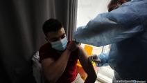 شاب لبناني ولقاحات كورونا في لبنان (حسين بيضون)