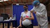 امرأة حامل ولقاح كورونا في كولومبيا (راوول أربوليدا/ فرانس برس)