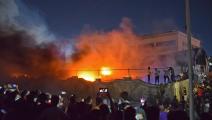 نيران الحريق في قسم كورونا بمستشفى الناصرية (أسعد نيازي/ فرانس برس) 