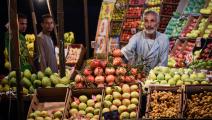 الزبائن غائبون في أسواق فاكهة بالقاهرة بسبب الغلاء (Getty)