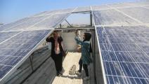 فلسطينيات يقتحمن عالم الطاقة المتجددة في غزة (عبد الحكيم أبو رياش/العربي الجديد)