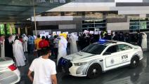 معلمو الكويت يعتصمون أمام مقر وزارة التربية رفضا للقاح (تويتر)