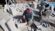 عمال بناء في مواقع لإنشاء مساكن بالعاصمة الأردنية (فرانس برس)