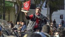 شاب تونسي في تحرك احتجاجي في تونس (فتحي بلعيد/ فرانس برس)