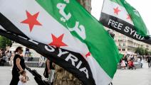 أعلام الثورة السورية خلال وقفة احتجاجية بساحة الجمهورية وسط باريس، تموز/ يوليو 2019 (Getty)
