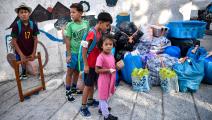 أطفال مهاجرون في اليونان (لويزا غولياماكي/ فرانس برس)