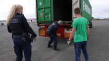 الشرطة الألمانية تبحث عن مهاجرين سريين على الحدود مع بولندا (شون غالوب/ Getty)
