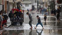 الشوارع غارقة بمياه الأمطار في غزة (محمد الحجار)