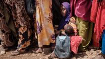 في انتظار مساعدات غذائية في الصومال (ياسويوشي تشيبا/ فرانس برس)