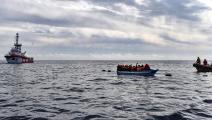 عملية إنقاذ مهاجرين غير نظاميين انطلقوا من ليبيا في البحر الأبيض المتوسط (أنطونيو سمبيريه/ Getty)