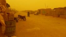 الغبار يغطي سماء مخيم الركبان للنازحين السوريين (العربي الجديد)