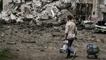 مبنى دمره قصف روسي في مدينة ليسيتسانسك في منطقة دونباس بشرق أوكرانيا - (Photo by ARIS MESSINIS / AFP) (Photo by ARIS MESSINIS/AFP via Getty Images)