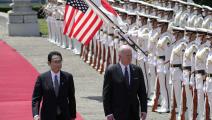 بايدن ورئيس الوزراء الياباني فوميو كيشيدا في طوكيو/Getty