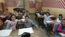 تبعد أسباب كثيرة أطفال الجزائر عن التعليم (العربي الجديد) 