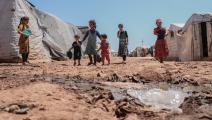 أطفال سوريون في مخيم نزوح في سورية (محمد عبد الله/ الأناضول)
