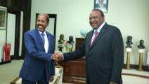 الرئيس الكيني يمين والرئيس الصومالي يسار.jpg