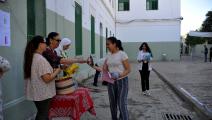 تتعدد أساليب التبرع للتلاميذ في تونس (ياسين محجوب/ Getty)
