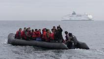 مهاجرون غير نظاميين في بحر المانش (دان كيتوود/ Getty)