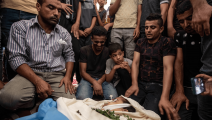 طفلة شهيدة في خان يونس بالقصف الإسرائيلي (يوسف مسعود/Getty)