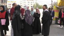 عائلات المتهمين أمام المحكمة برام الله (العربي الجديد)