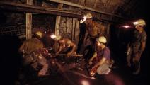 عمّال في منجم للفحم بإقليم لورين الفرنسي (شمال شرق) قبل إغلاقه في الثمانينيات (Getty)