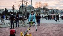 تؤثر المزاعم عن عدد مواليد السوريين في الشارع التركي (ياسين أغكول/ فرانس برس)
