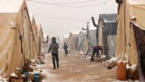 مخيم نازحين سوريين في شمال غرب سورية في الشتاء (عمر حاج قدور/ فرانس برس)