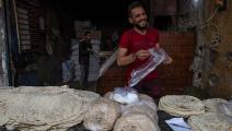 السوريون يعانون من الغلاء وارتفاع أسعار الخبز (getty)