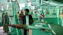 الحوثيون يعرضون نماذج صواريخ وطائرات مسيرة، 18 ديسمبر 2021 (Getty)